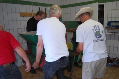 Die alte Presse ist ganz schön schwer