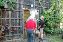 Die neue Rätzmühle wird reingetragen